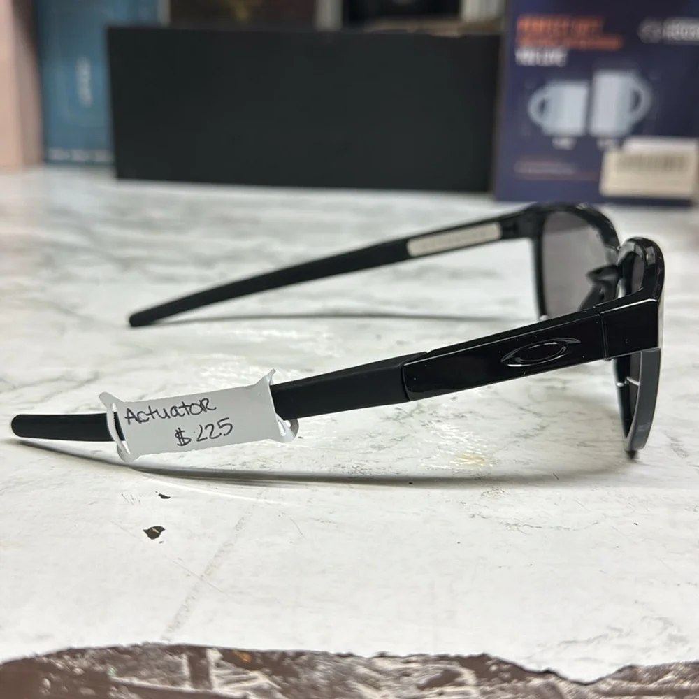 Oakley Actuator Sunglasses no slip grip new without original case